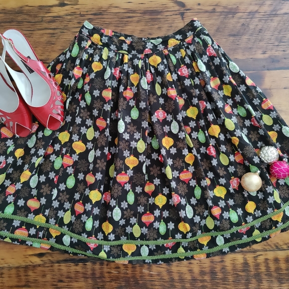 Christmas Ornament Skirt with Double Box Pleats, Holiday Pinup Vintage Style - Picture 3 of 4